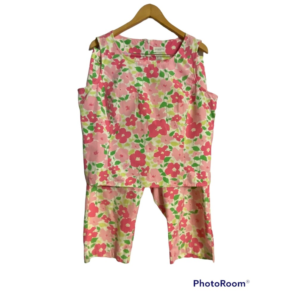 Liz Claiborne 2 Piece Capri Outfit Floral! Summer! Fun!